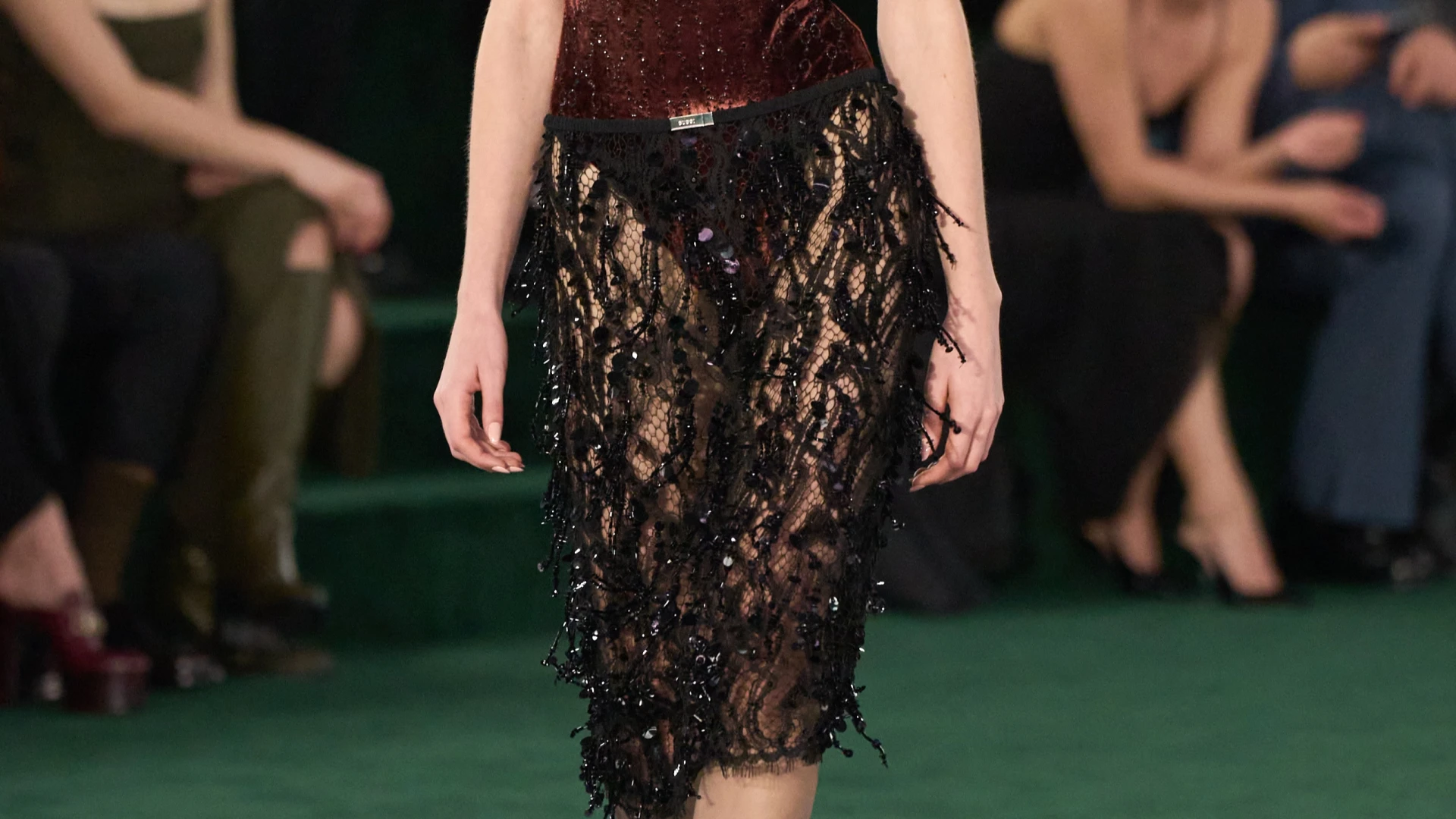 3 небанальні спідниці, що додадуть грайливого настрою твоїм аутфітам