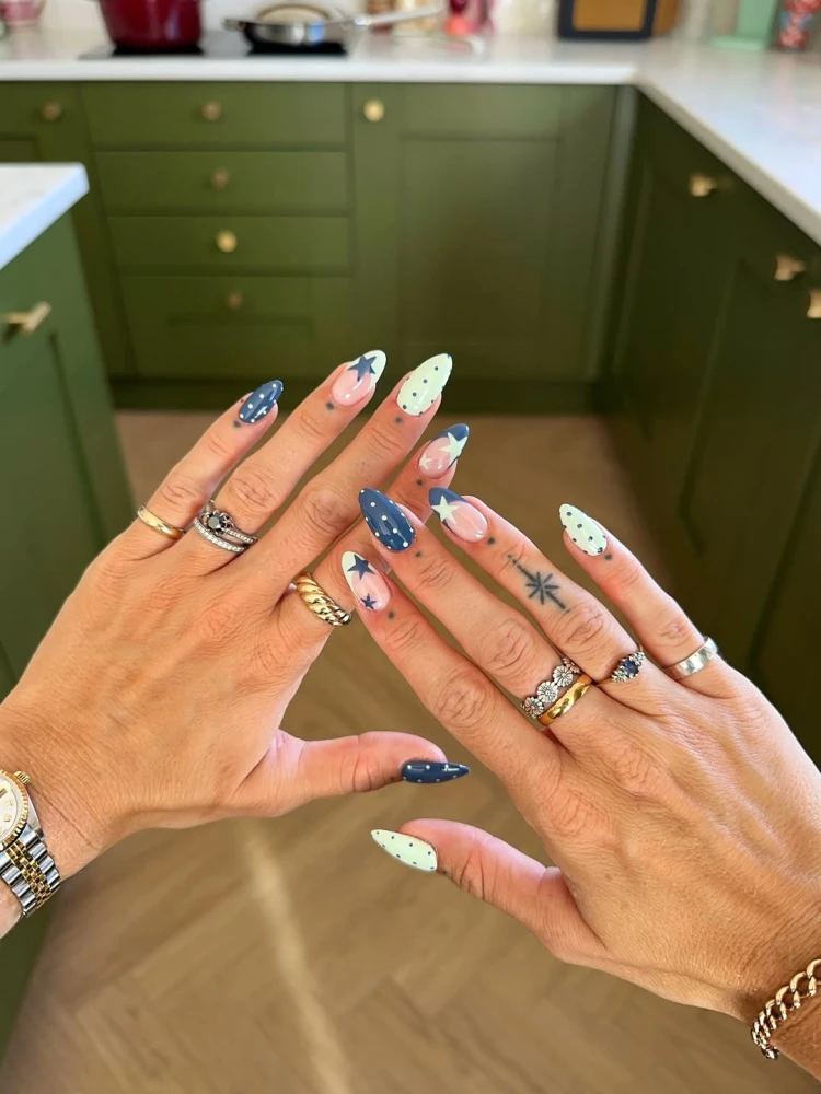 Манікюр із зірками 