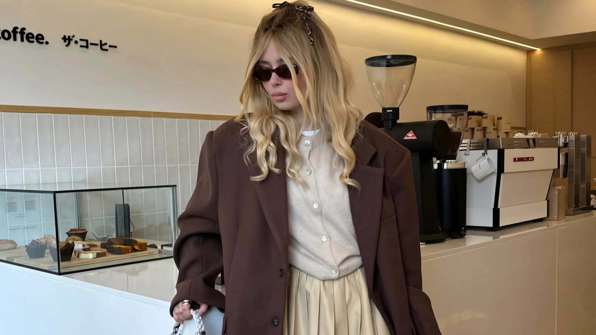 Perfect match: ідеї стильних комбінацій теплого трикотажу та спідниць