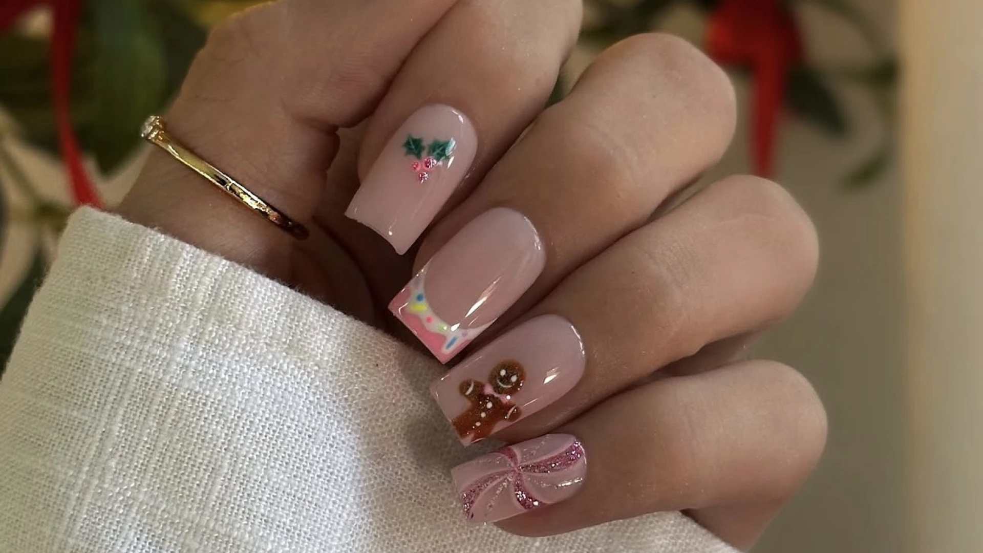 Трендові варіанти різдвяного і новорічного манікюру-2026
