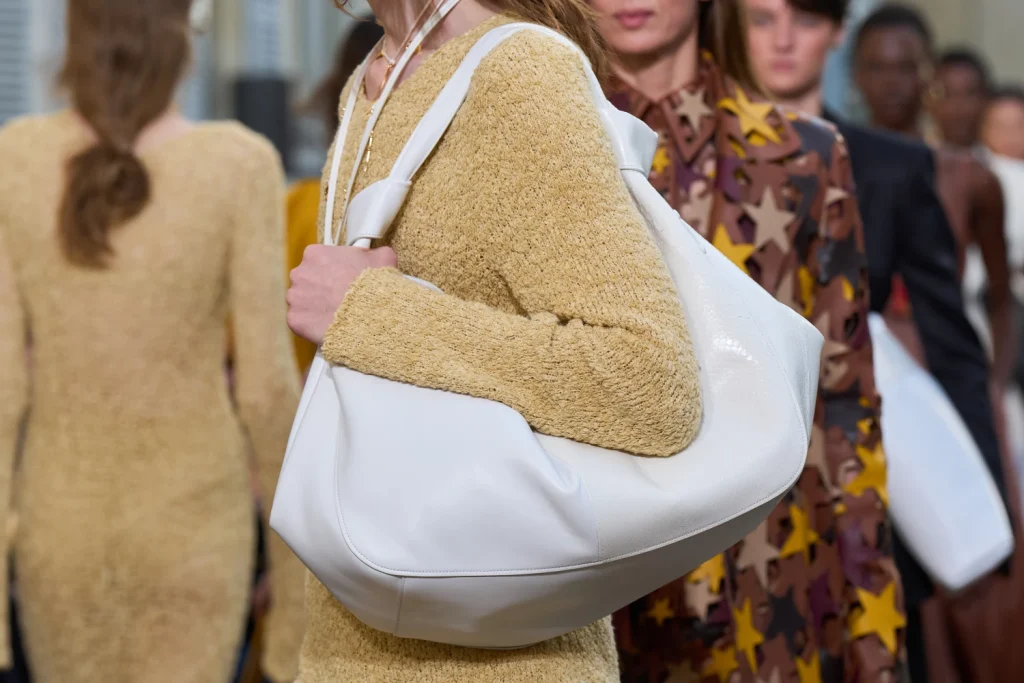 Яку сумку купити замість чорної