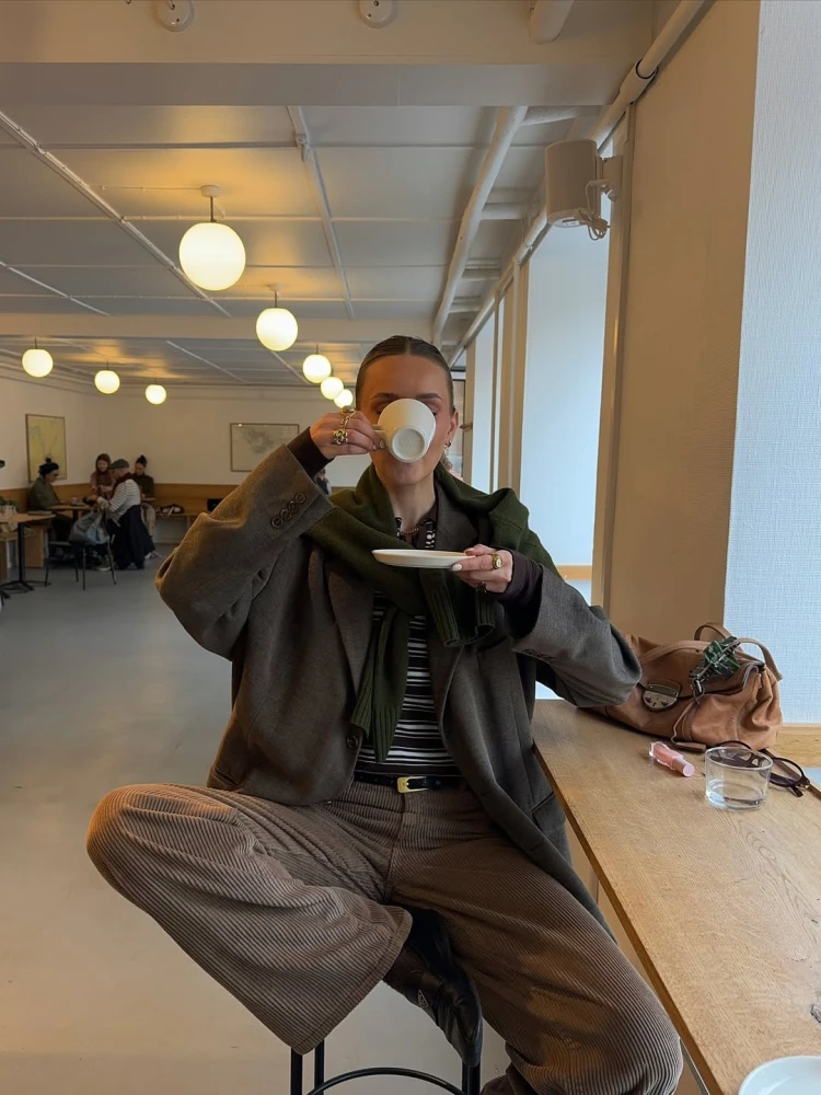 Трендова і тепла альтернатива джинсам на зиму 2026