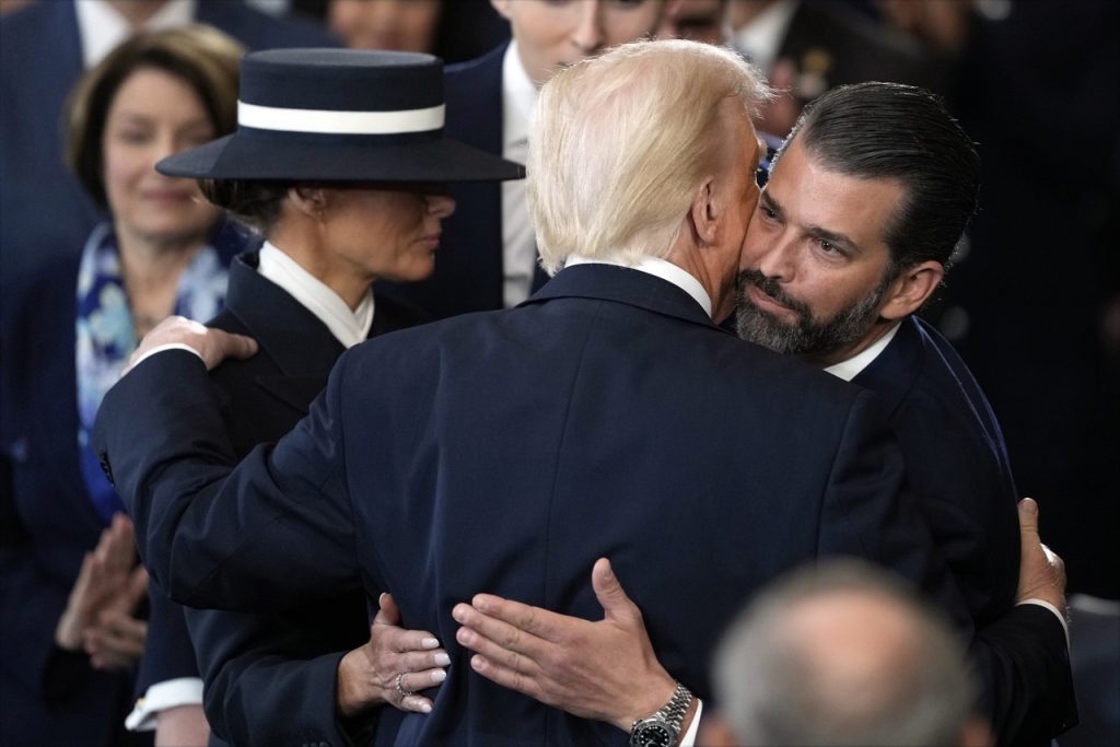 Сын Дональда Трампа: Биография, личная жизнь и карьера Дональда Трамп-младшего