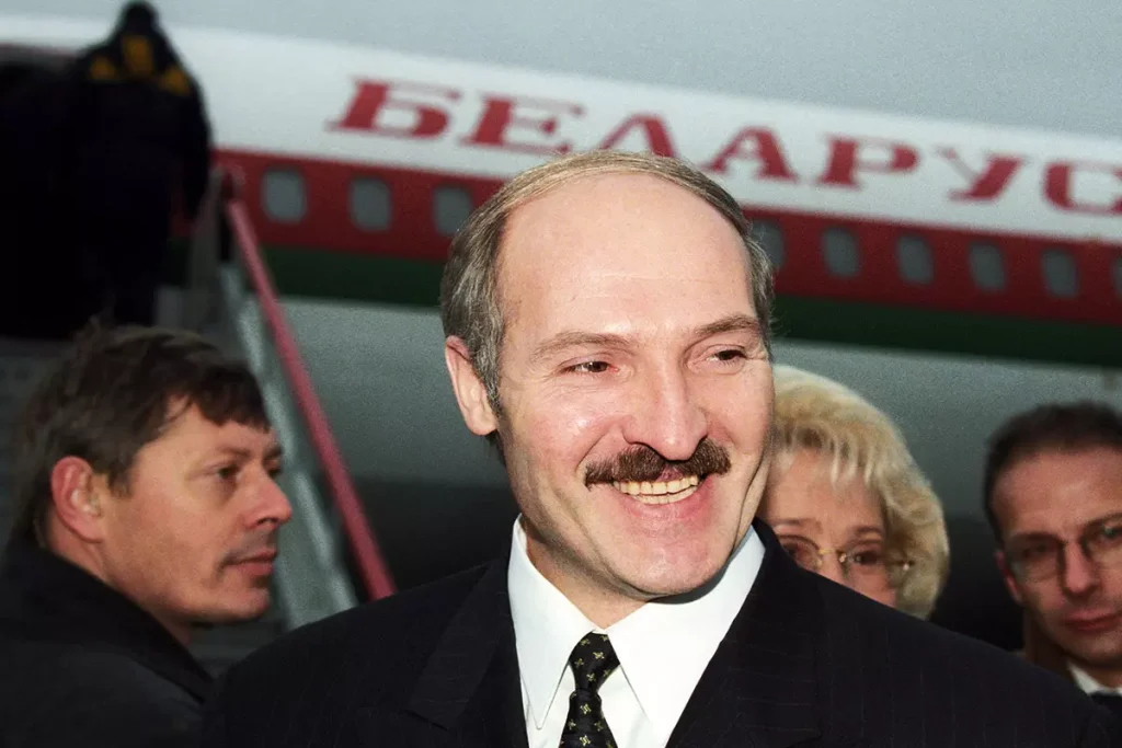 Лукашенко В Молодости: ранние годы, образование и начало карьеры
