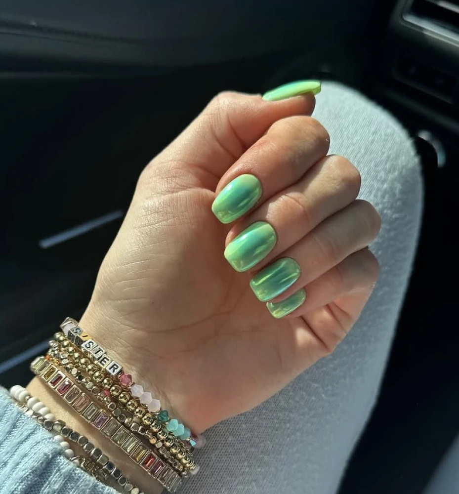 Манікюр з аурою