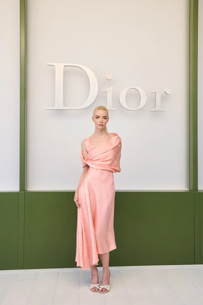 Аня Тейлор-Джой на показі Christian Dior