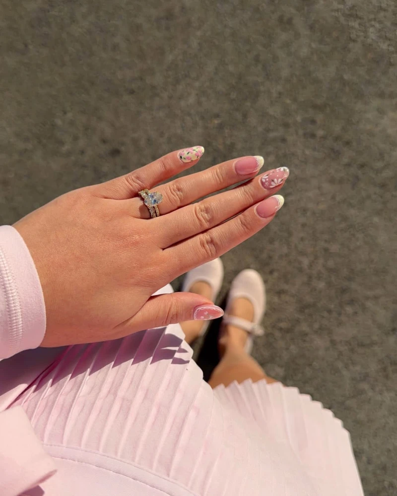 Coquette nails