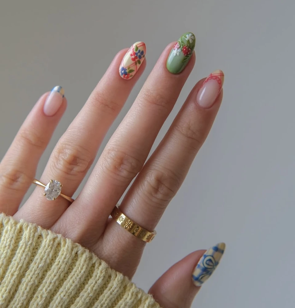 Cottagecore nails