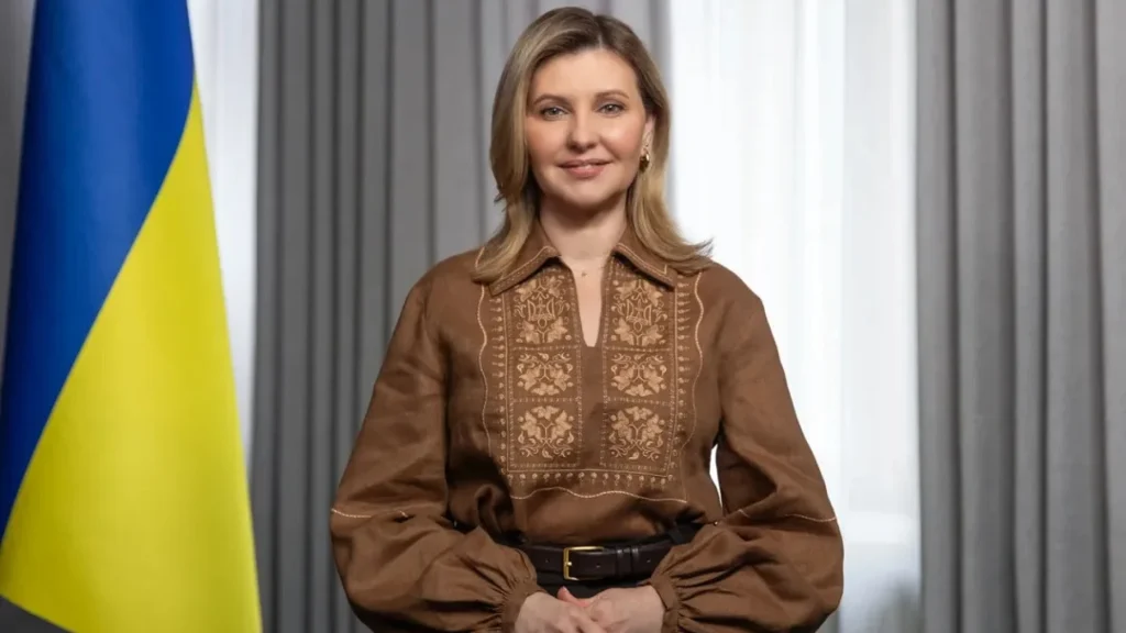 Усі найкрасивіші вишиванки з гардероба Олени Зеленської