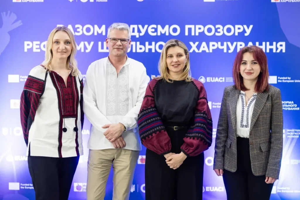 Які вишиванки носить дружина президента