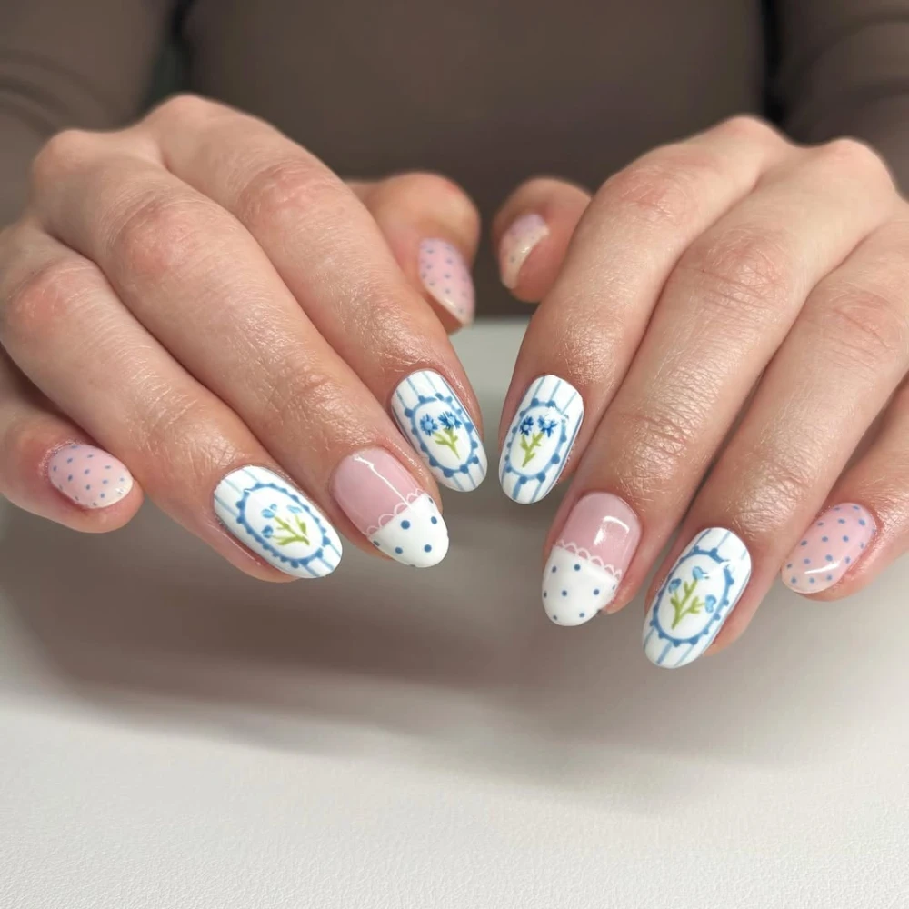 Cottagecore nails